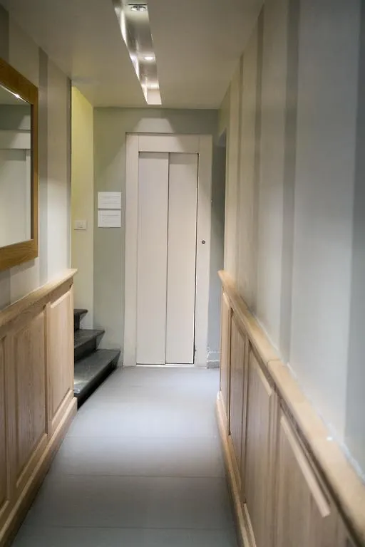 Minimal Signoria Apartment Florence